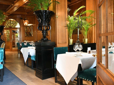 比利時(shí)布魯塞爾街頭閑逛 ( 圖8~9)著名的&ldquo;白天鵝咖啡館&rdquo;,馬克思在這里寫了有名的宣言(圖7)尿童小于連,比利時(shí)首都布魯塞爾的市標(biāo),被稱為&ldquo;布魯塞爾第一公民&rdquo;。滿大街的華夫餅商店